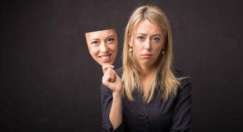 Smiling Depression: Ketika Kebahagiaan Hanya Topeng