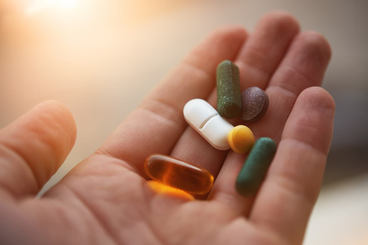 Manfaat & Bahaya Obat Suplemen : Fakta & Mitos